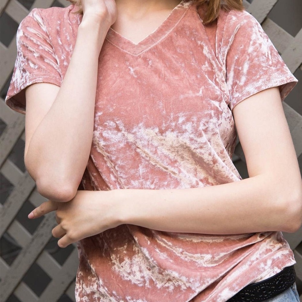 POL light pink, crushed velvet V-neck